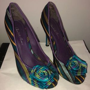 Multicolored flower peep toe heels